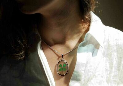Clover Necklace, Swivel Oval, Transparent