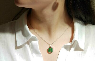 Clover Necklace, Small Circle, Transparent.