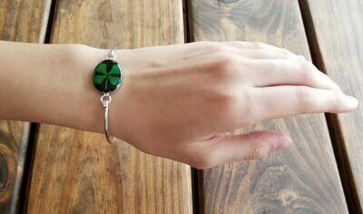 Four-Leaf Clover, Oval Bracelet, Black Background