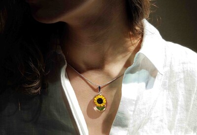 Sunflower Necklace, Medium Oval, Transparent