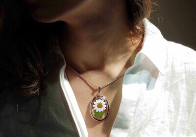 Daisy Necklace, X-Large Swivel Teardrop, Transparent