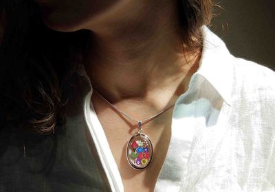 Rose & Mixed Flowers Necklace, Large Swivel Oval, Transparent