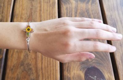 Sunflower Bracelet, Medium Cross, Transparent.