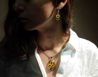 Sunflower Necklace, X-Large Swivel Oval, Transparent