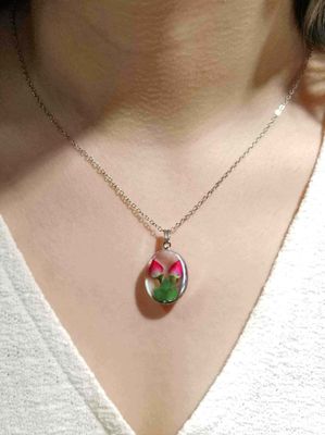 Rose Medium Oval Necklace, Transparent