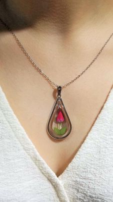 Rose X-Large Swivel Teardrop Necklace, Transparent