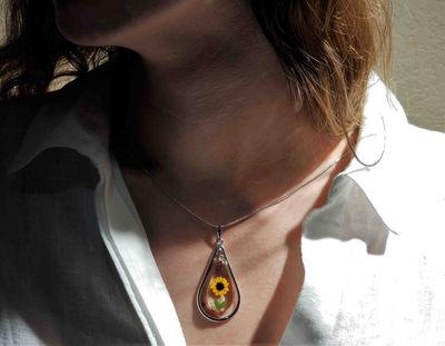 Sunflower Necklace, X-Large Swivel Teardrop, Transparent