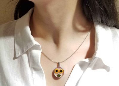 Sunflower Necklace, Medium Circle, Transparent