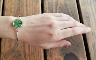 Four-Leaf Clover, Medium Circle Bracelet, Transparent