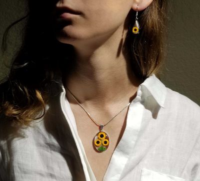 Sunflower Large Oval Necklace, Transparent