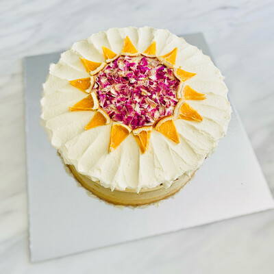 Round Kardinia Celebration Cake