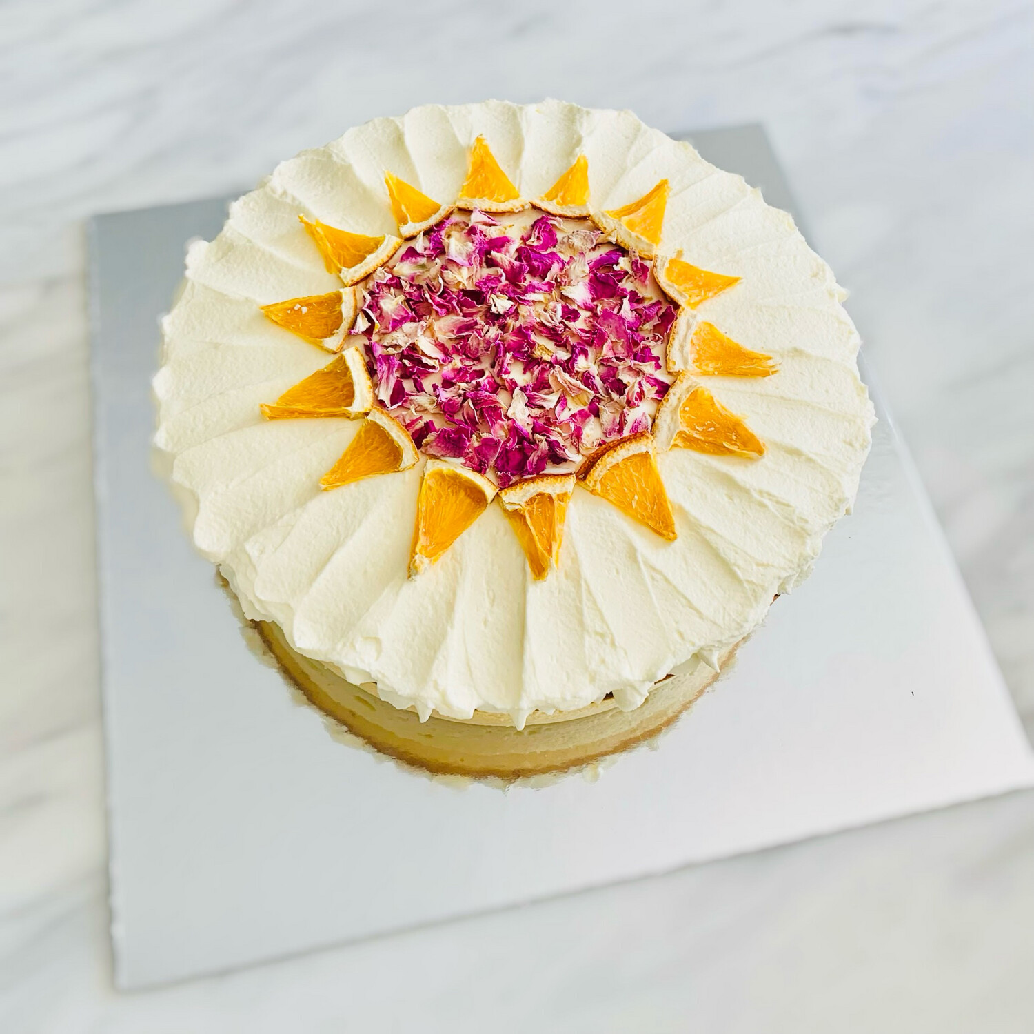 Round Kardinia Celebration Cake