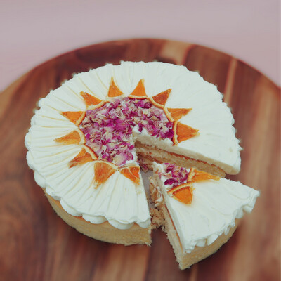 Round Kardinia Celebration Cake