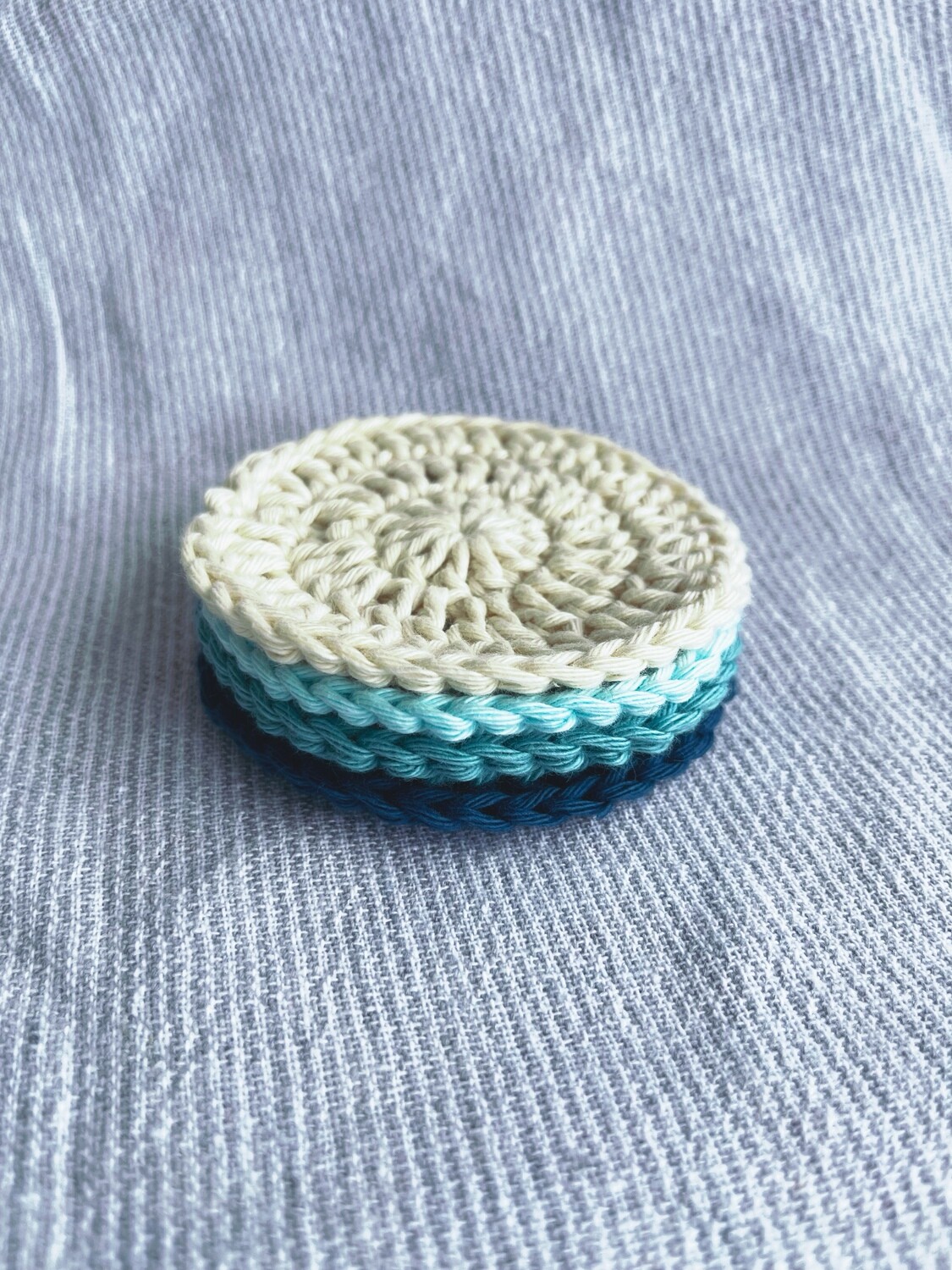 Organic cotton face pads, Colour: Blue Ombre