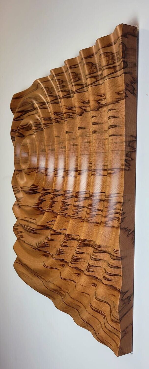 "Wave", Tropfenwelle in Massivholz, Holzart Eisbuche geflammt