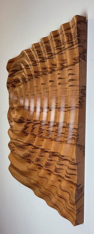 "Wave", Tropfenwelle in Massivholz, Holzart Eisbuche geflammt