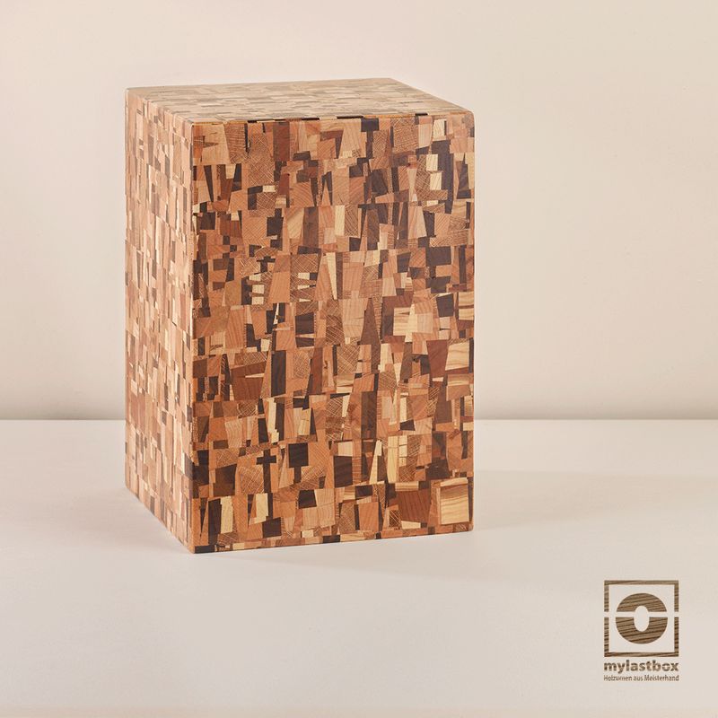 Urne im Massivholz-Chaos-Design, einzigartig Urne im Massivholz-Chaos-Design, einzigartig