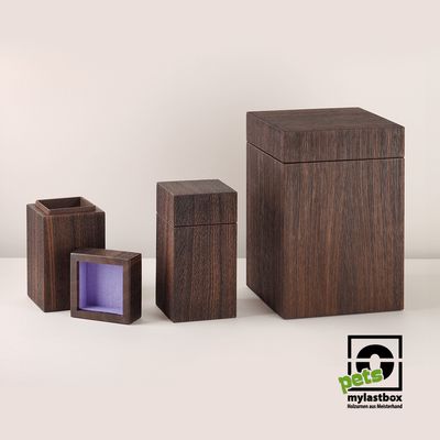 Tierurnen aus Massivholz