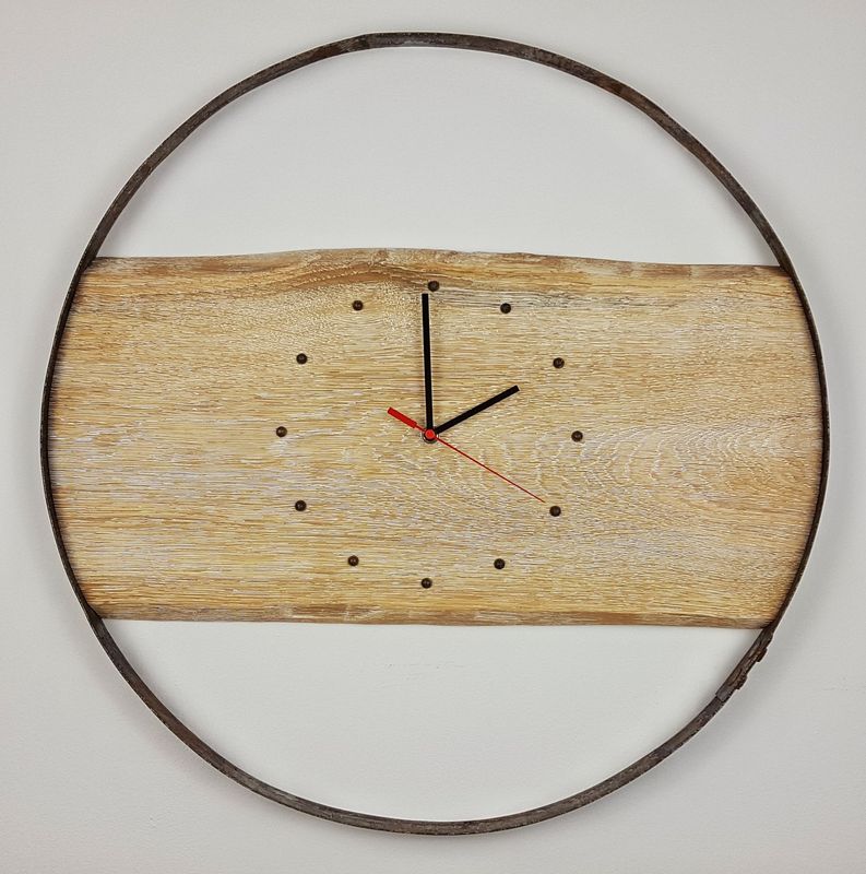 Wanduhr, Holz/Metall, ca. 59 cm, Eiche, gebürstet, leicht gekälkt