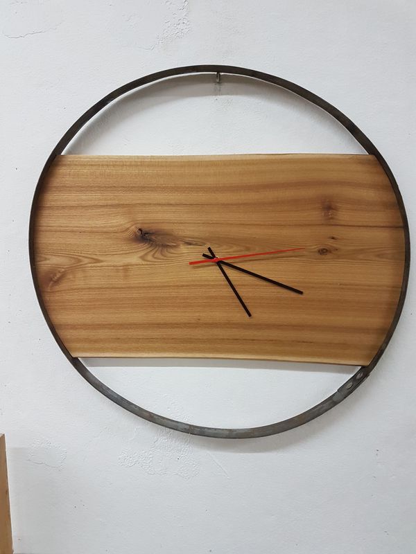 Wanduhr, Holz/Metall, ca. 59 cm, (Rüster)