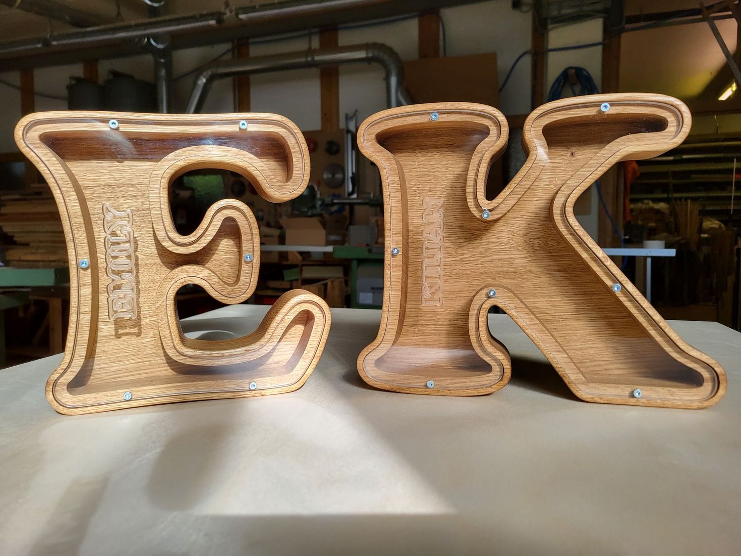 Spardose als Buchstabe, Holzart "Eisbuche"