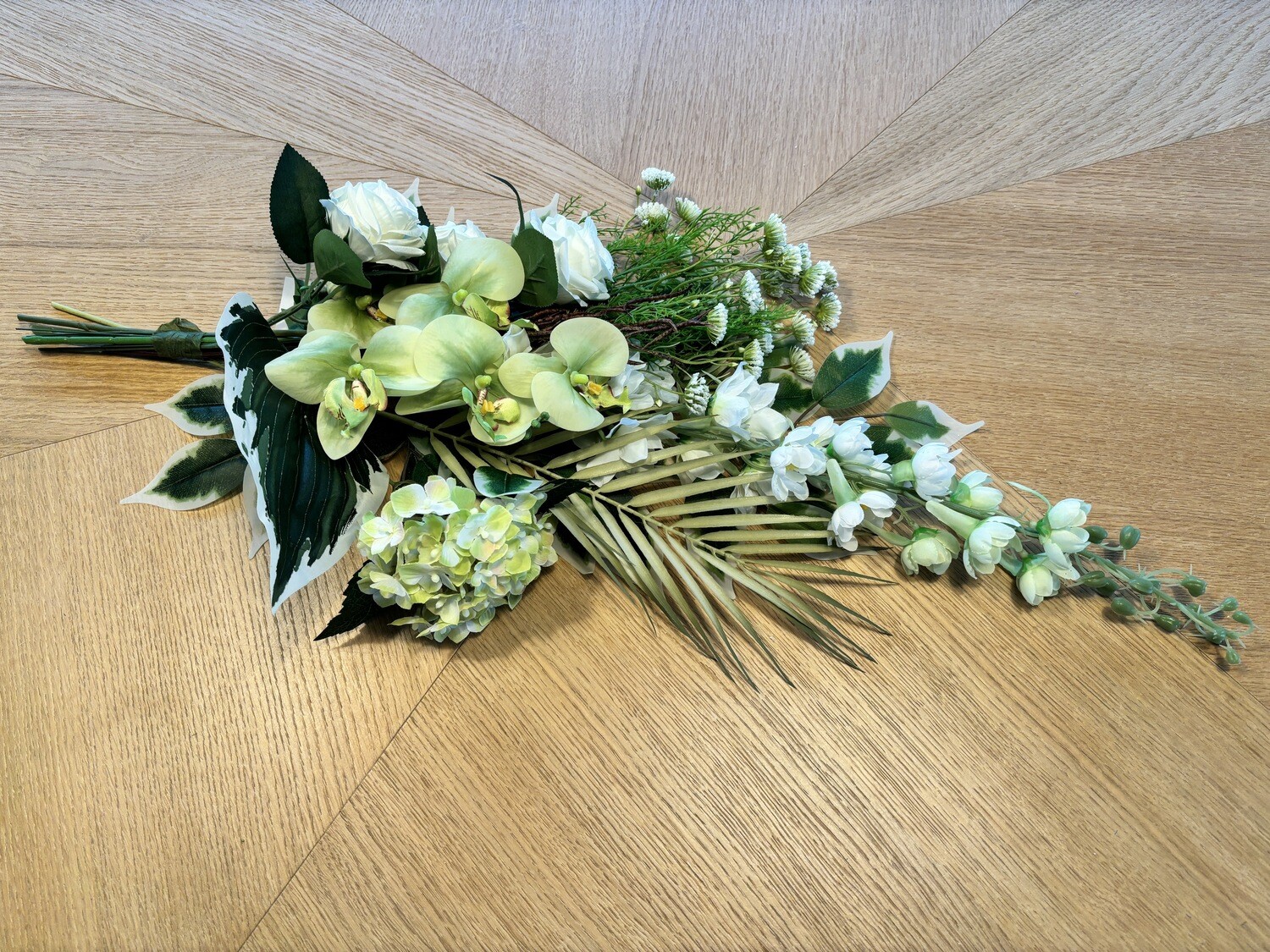 Legboeket in zijde witte bloemen (30cm x 65cm)