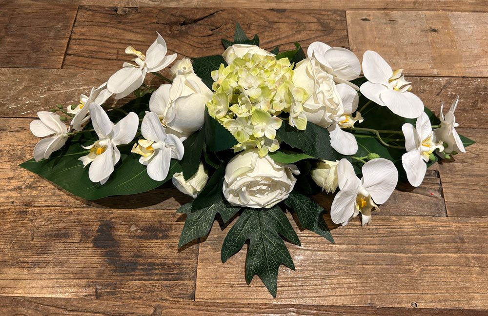 Bloemstuk in zijden wit 25x55 Bloemstuk in zijden wit 25x55