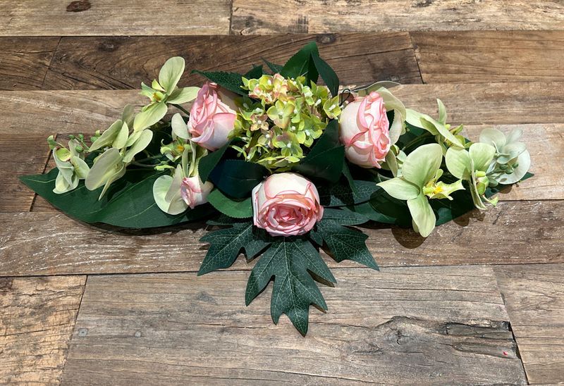 Bloemstuk in zijden 25x45 cm oranje