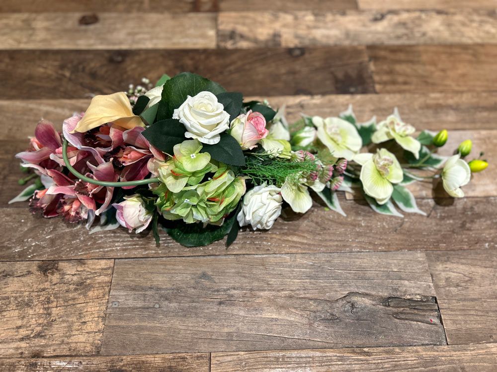 Bloemstuk in zijden 25x65 cm Bloemstuk in zijden 25x65 cm