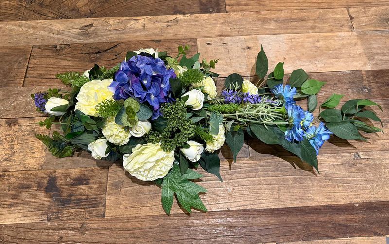 Bloemstuk in zijden met paarse bloemen hortensia 75x30cm