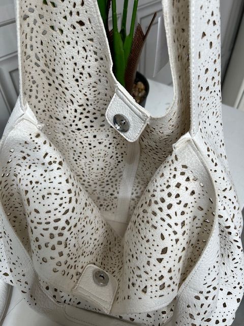 Slouch white
