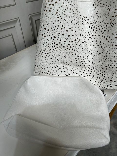 Slouch white