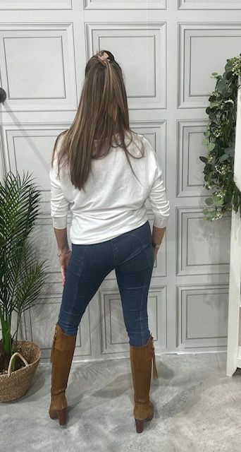 Lily off white