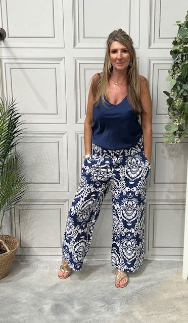 Robyn navy