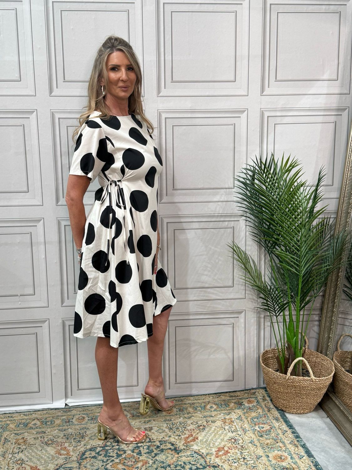 Dotty Black White