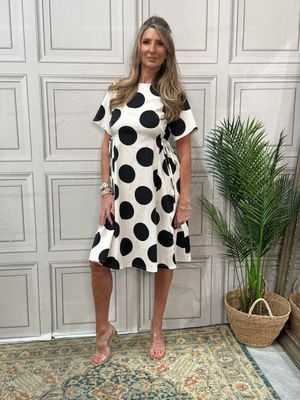 Dotty Black White