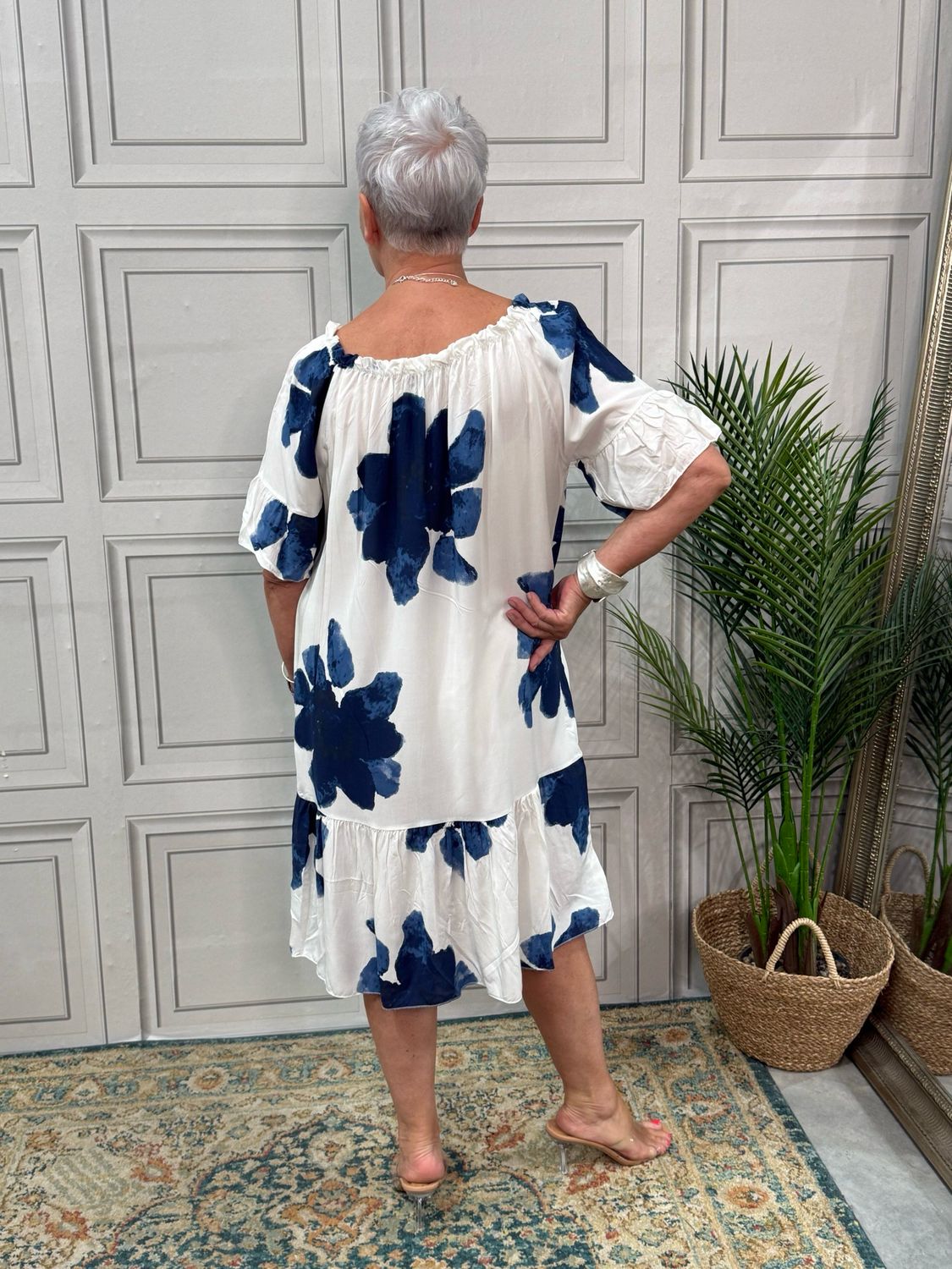 Lea Navy White
