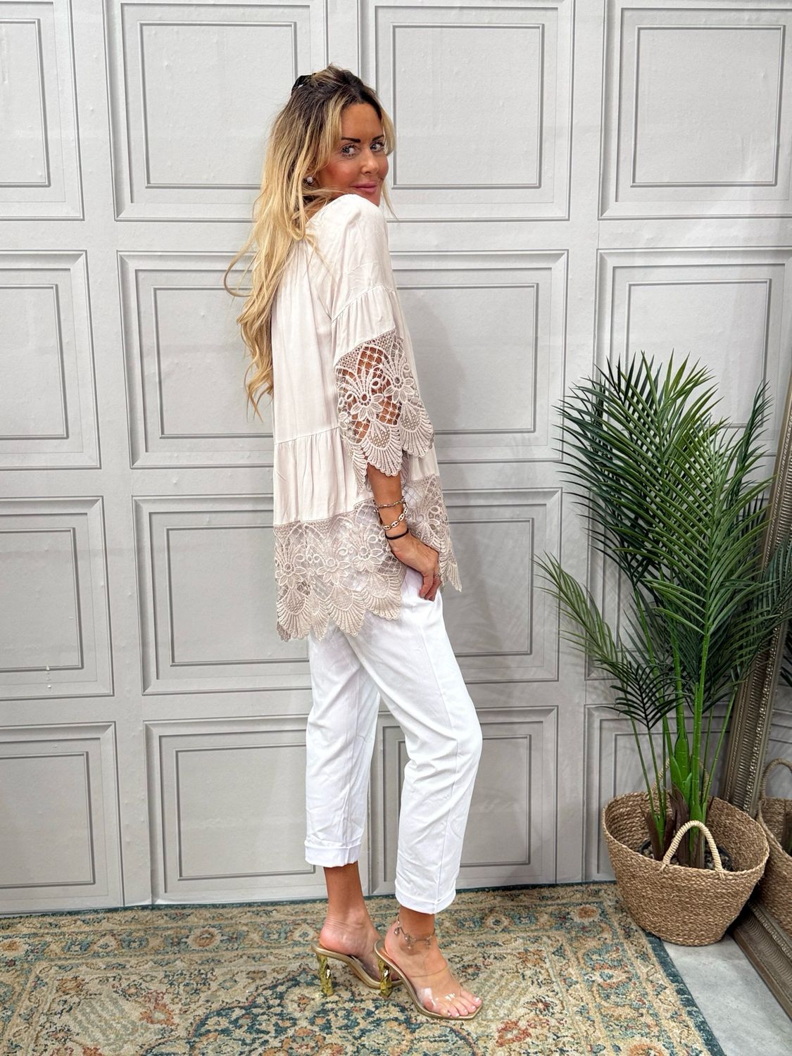 Barbs Beige
