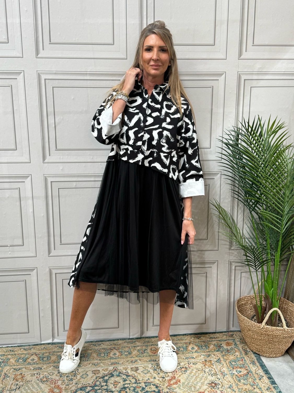 Sienna Black White