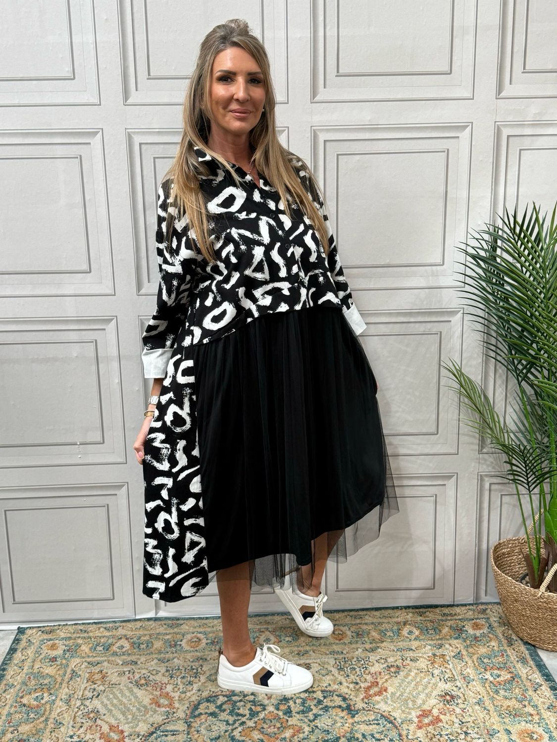 Sienna Black White