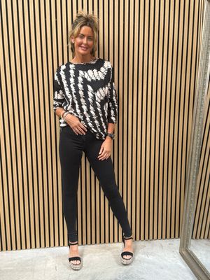 Abstract Knit Top Black &amp; Cream