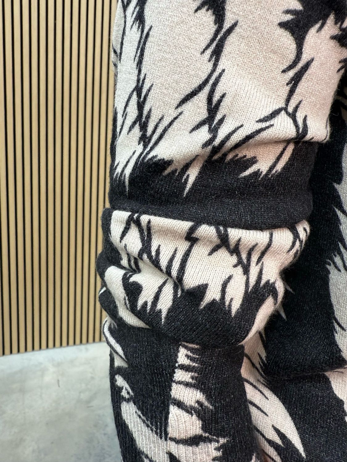 Abstract Knit Top Black &amp; Cream