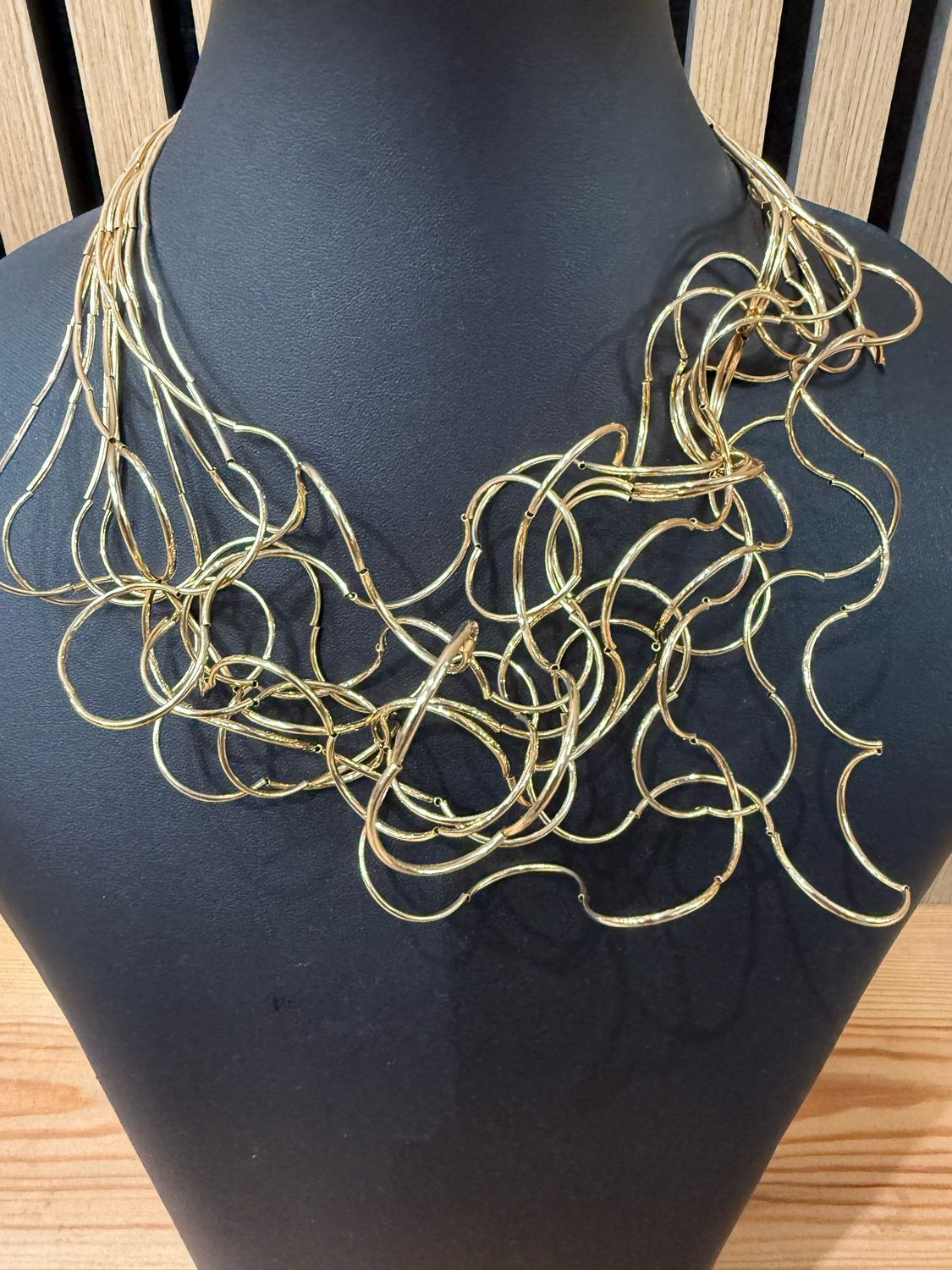 Molly - Abstract Loop Necklace Gold