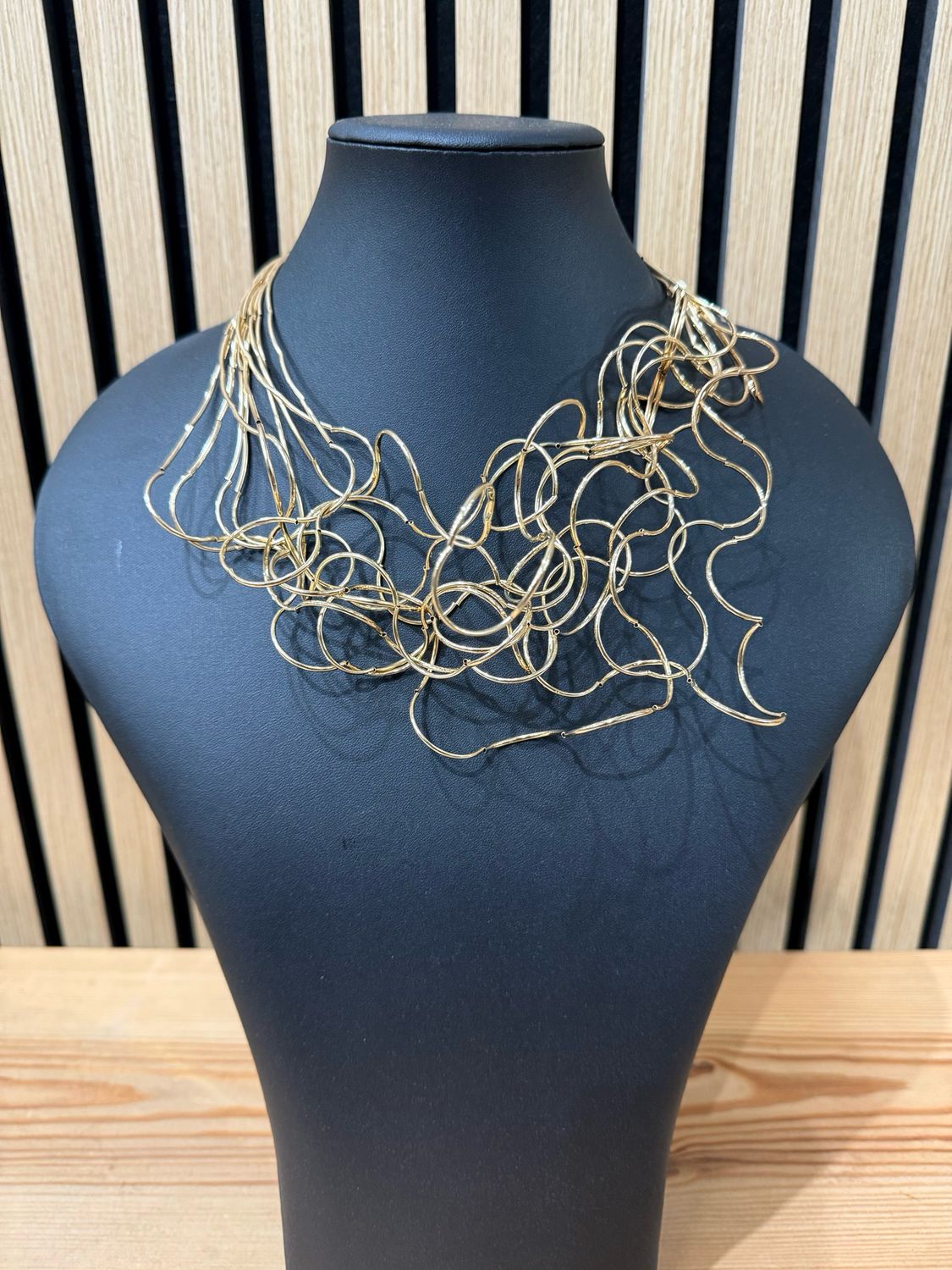 Molly - Abstract Loop Necklace Gold