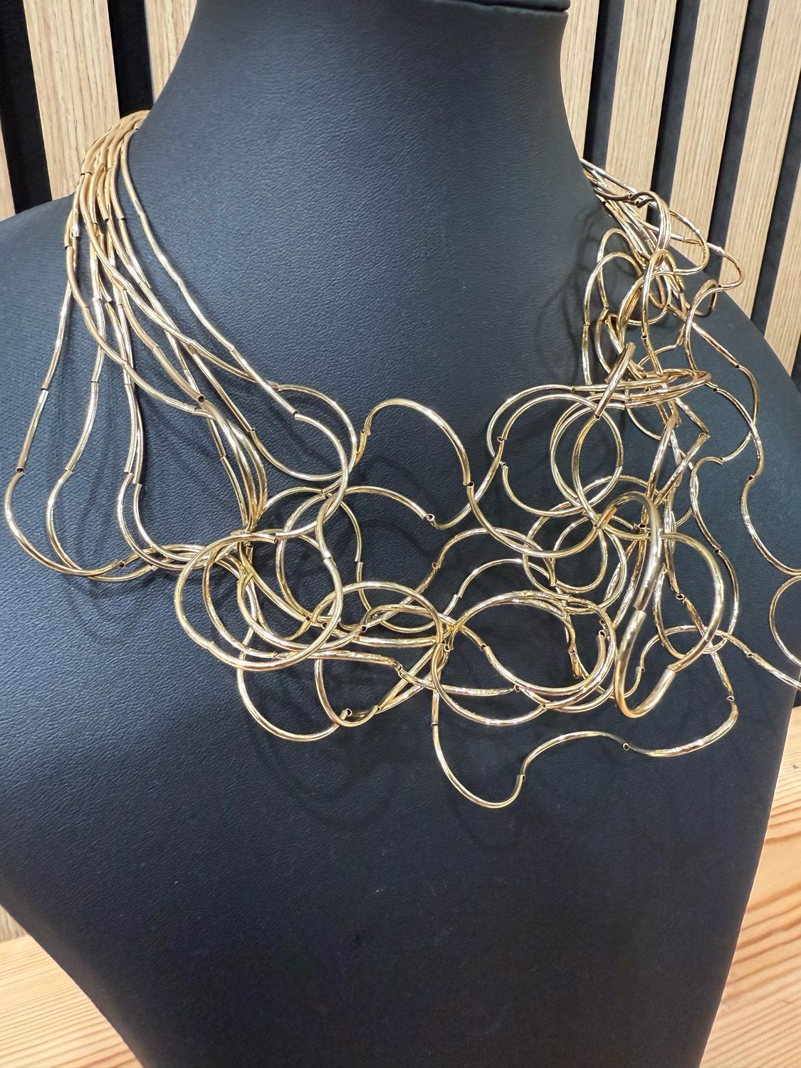 Molly - Abstract Loop Necklace Gold
