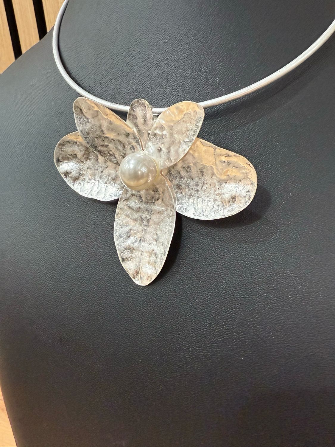Flo - Silver Pendant Choker