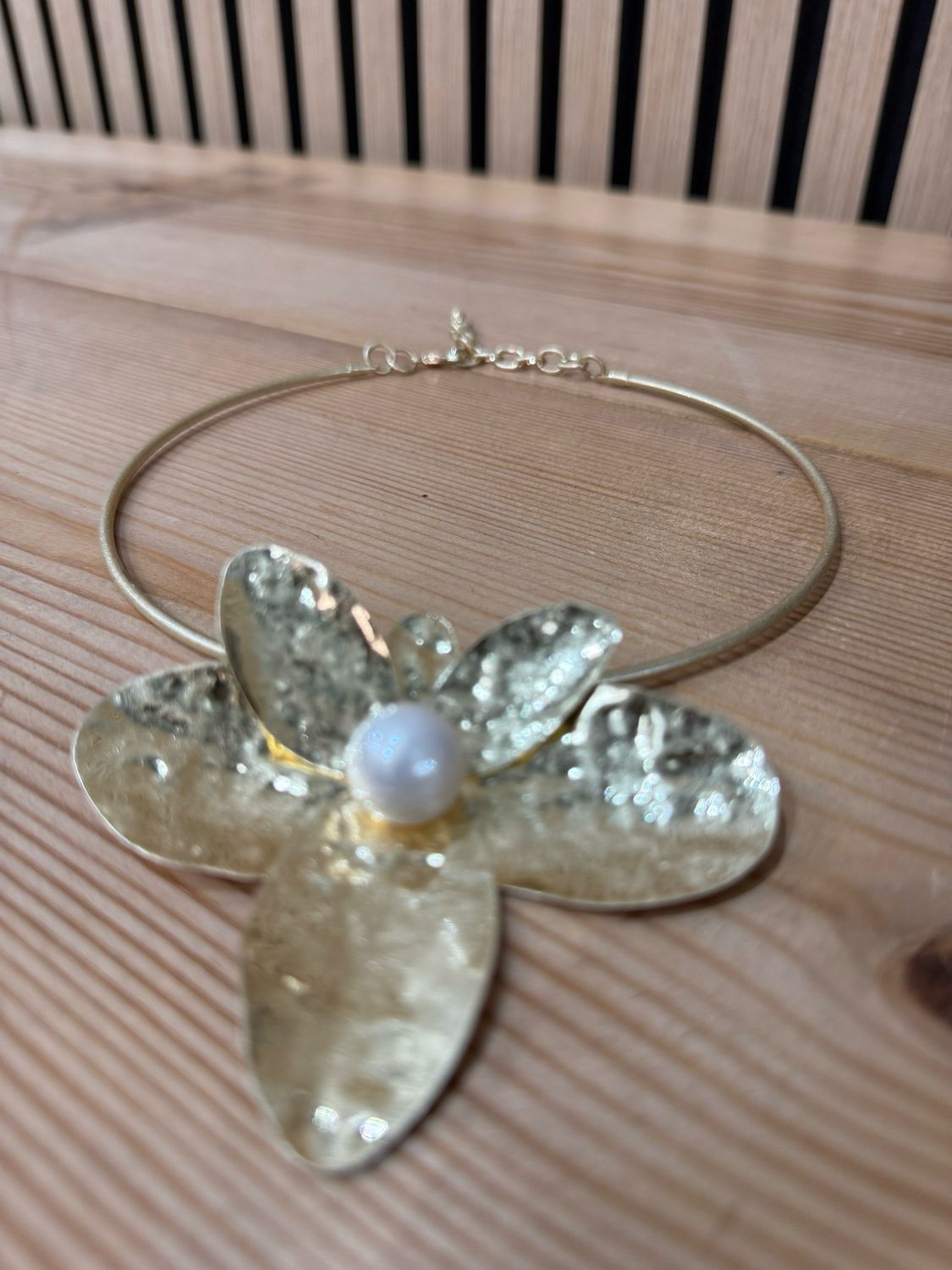 Flo - Gold Pendant Choker