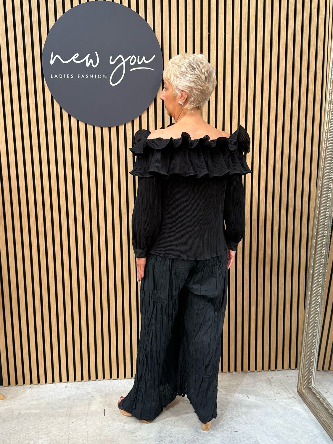 Bella - Black Ruffle Pleat Top