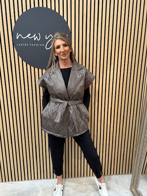 Dale - Sleeveless Coat Taupe