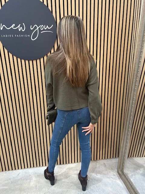 Ava Khaki